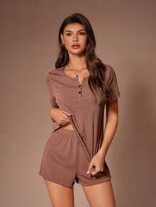 Lazeform 女士休闲V领纽扣装饰睡衣套装，短袖短裤家居服，也可外出穿着 - 咖啡棕 - 查看 4