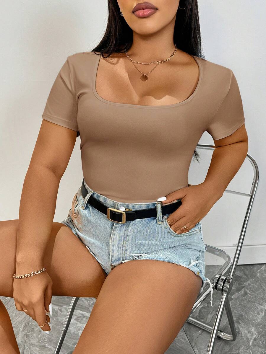SHEIN Essnce 大码女式夏季上衣，休闲女式上衣，夏季短袖，夏季外出女式上衣，乡村音乐会/锐舞派对女式上衣 - 卡其色 - 查看 1