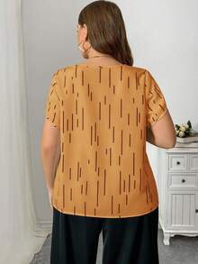 SHEIN Privé 大码女式优雅通勤知性圆领花瓣袖短袖夏季衬衫，几何条纹黑白撞色艺术印花女式宽松短袖上衣 - 黃色 - 查看 3