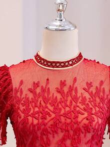 Đầm ngắn tay thanh lịch cho bé gái tuổi teen, phối họa tiết hoa thêu, cổ bèo nhún, chất liệu lưới. - Đỏ - Xem 5