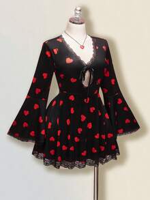 SHEIN ICON Rochie plus size cu decolteu în V, dantelă, mâneci evazate, imprimeu cu inimioare, rochie mini sexy cu decolteu în V, decupată, cu fundă și nod, Y2K, ținută de Ziua Îndrăgostiților, rochie de seară pentru o întâlnire - Negru - Vizualizare 6