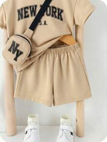 SHEIN Babybo 夏季休闲字母印花短袖T恤三件套，松紧腰短裤，赠送斜挎包 - 卡其色 - 查看 6