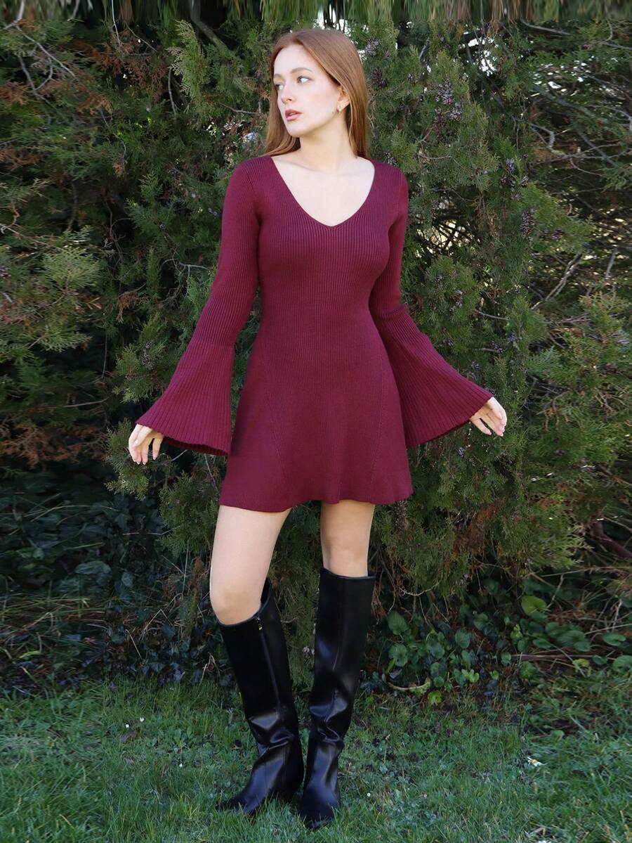 SILVIA DI SANTO 优雅复古风 V 领喇叭袖修身迷你针织 A 字形长袖连衣裙，百搭外出、秋季穿着 - 酒紅色 - 查看 1