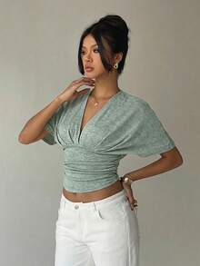 Aloruh Camiseta ajustada de mujer con escote en V profundo, manga corta y cintura fruncida en color albaricoque - Verde - Ver 6