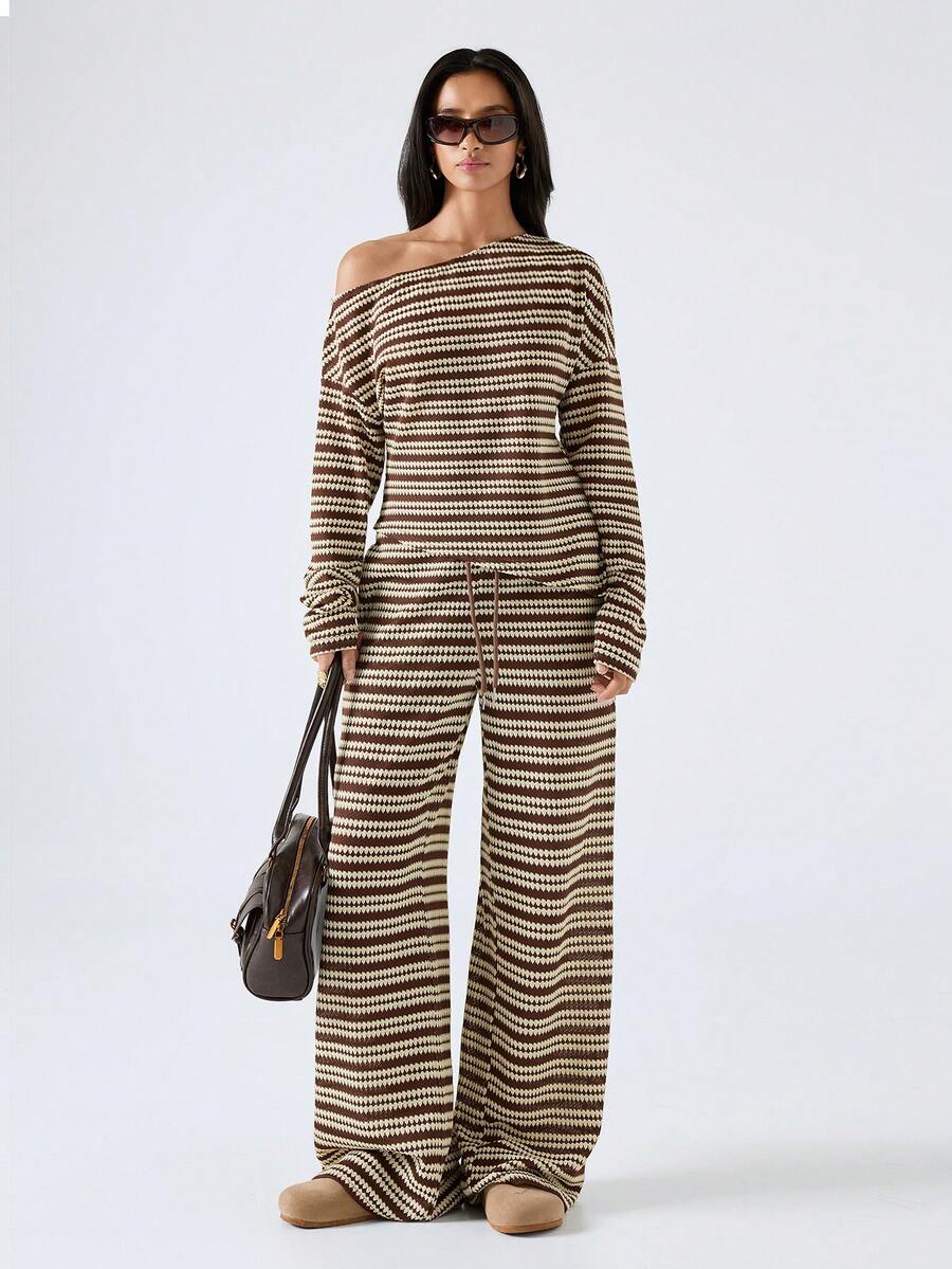 LYSMO Bộ đồ nữ phong cách thường ngày thoải mái đi nghỉ mát, áo thun dài tay dáng rộng cổ lệch vai in sọc tương phản và quần ống rộng cạp chun, thích hợp cho mùa xuân/thu. - Màu be - Xem 1