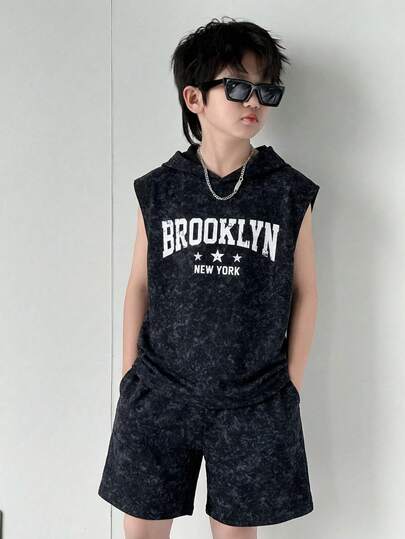 两件套儿童/青少年男童休闲韩版字母印花连帽短袖卫衣和纯色短裤套装，适合通勤、上学、日常休闲穿着、运动、春夏穿着。