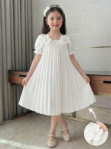 SHEIN Đầm công chúa mềm mại, mơ mộng dành cho bé gái, được làm từ chất liệu vải nhẹ, mềm mại với tay ngắn, dáng chữ A giúp dễ dàng vận động, chiếc đầm trắng thướt tha và duyên dáng, phù hợp cho mặc hàng ngày, dự tiệc và các hoạt động giải trí, nhẹ nhàng cho mùa xuân/hè. - trắng - Xem 6