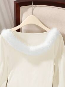 Franclia Sexy et élégant T-shirt blanc à manches longues, col bateau, ajusté avec bordure en fourrure pour femmes. Convient pour les rendez-vous, les fêtes et les rassemblements, automne/hiver - Nude - Voir 4