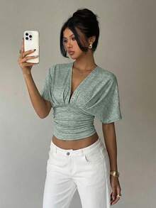 Aloruh Camiseta ajustada de mujer con escote en V profundo, manga corta y cintura fruncida en color albaricoque - Verde - Ver 7