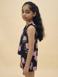 SUMWON Conjunto de dos piezas de verano para niñas con top sin mangas con estampado floral y shorts, con flores rosas sobre fondo azul marino, para ocasiones festivas, casual y vacaciones - Negro - View 5