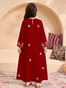 SHEIN Áo Jalabiya trẻ em màu đỏ họa tiết hoa, thanh lịch, cổ điển, thêu hoa, kiểu dáng truyền thống tối giản, tay dài, phù hợp cho bé gái tuổi teen vào mùa xuân/hè, váy tay dài kín đáo, áo Abaya cầu nguyện, thoải mái dễ chịu, trang phục thường ngày, phong cách nghỉ dưỡng, áo Kaftan kín đáo, áo Jalabiya trẻ em, áo Jalabiya cho bé gái tuổi teen - trắng - Xem 2