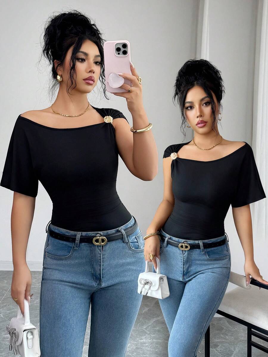 Elenzga Asymmetrical Asymmetric Shoulder Design Slim Fit Women T-Shirt - Black - View 1