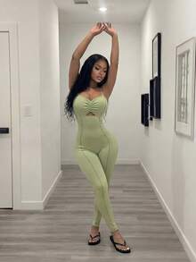 Slaydiva 早春新款，春夏音乐节，情人节，复活节休闲风，简约基础款，Y2K街头甜美风，网红热销款，日常约会，辣妹风，性感运动风，吊带，U领，镂空，修身长裤，撞色哈苏线装饰，V领，大露背，浅绿色长裤，女士紧身连体裤 -A - 橄欖綠 - 查看 12