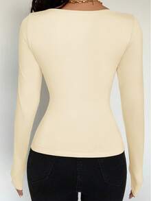 SHEIN Glamour 性感纯色针织弹力圆领系带长袖修身纽扣装饰百搭女式T恤 - 杏色 - 查看 2