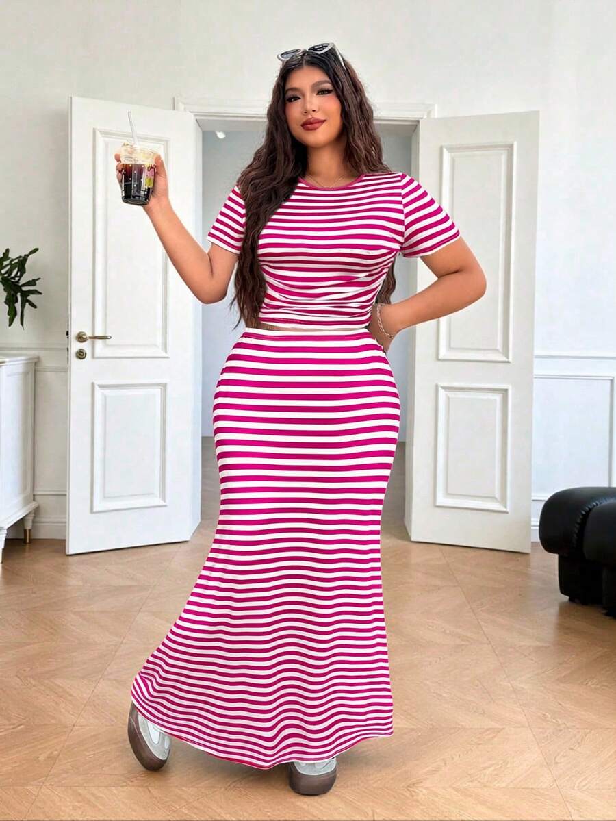 SHEIN EZwear 大码女式休闲度假通勤条纹印花短袖T恤和鱼尾裙两件套，春夏款 - 玫紅色 - 查看 1