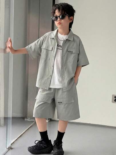 2件套儿童/青少年男童休闲韩版工装领短袖衬衫和纯色短裤套装，适合上学、花园、海滩、生日、春夏穿着。