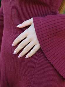 SILVIA DI SANTO 优雅复古风 V 领喇叭袖修身迷你针织 A 字形长袖连衣裙，百搭外出、秋季穿着 - 酒紅色 - 查看 6