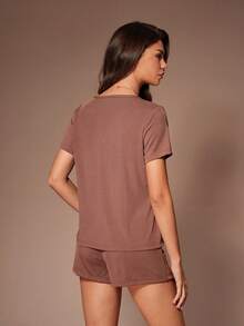 Lazeform 女士休闲V领纽扣装饰睡衣套装，短袖短裤家居服，也可外出穿着 - 咖啡棕 - 查看 2