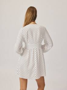 Aralina 纹理编织面料长袖深V领高腰波点春季连衣裙，适合女士度假穿着 - 黑與白 - 查看 2