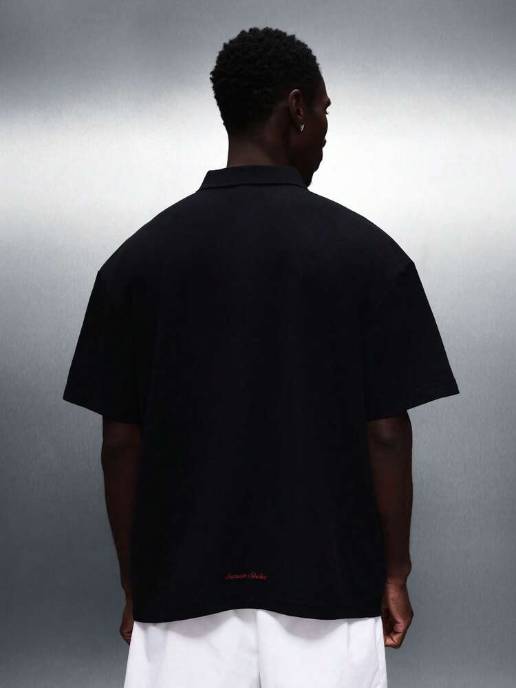 バレンタインデーにぴったりのボタン留め襟付きポロシャツ