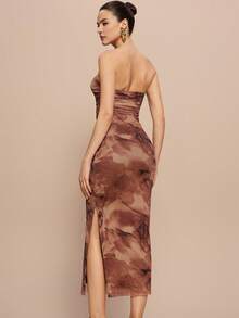 Chiquease 女士性感印花褶皱修身抹胸连衣裙，侧开衩设计，适合夏季穿着。 - 咖啡 - 查看 2