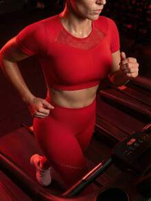 Innovista Women's Backless Short Sleeve Cropped T-Shirt And Leggings Sports Suit Seamless Set 2PCS Red Short Sleeve Crop Top, Removable Pads + High Waist Leggings, Breathable Mesh Knit, Open Back Cutout, Booty Lift Sculpting Stretch | Gym HIIT Yoga Pilates | Conjunto Sin Costuras Rojo Copas Removibles Espalda Abierta |  Conjunto Sem Costura Vermelho Bojo Removível | Gymtok Athleisure