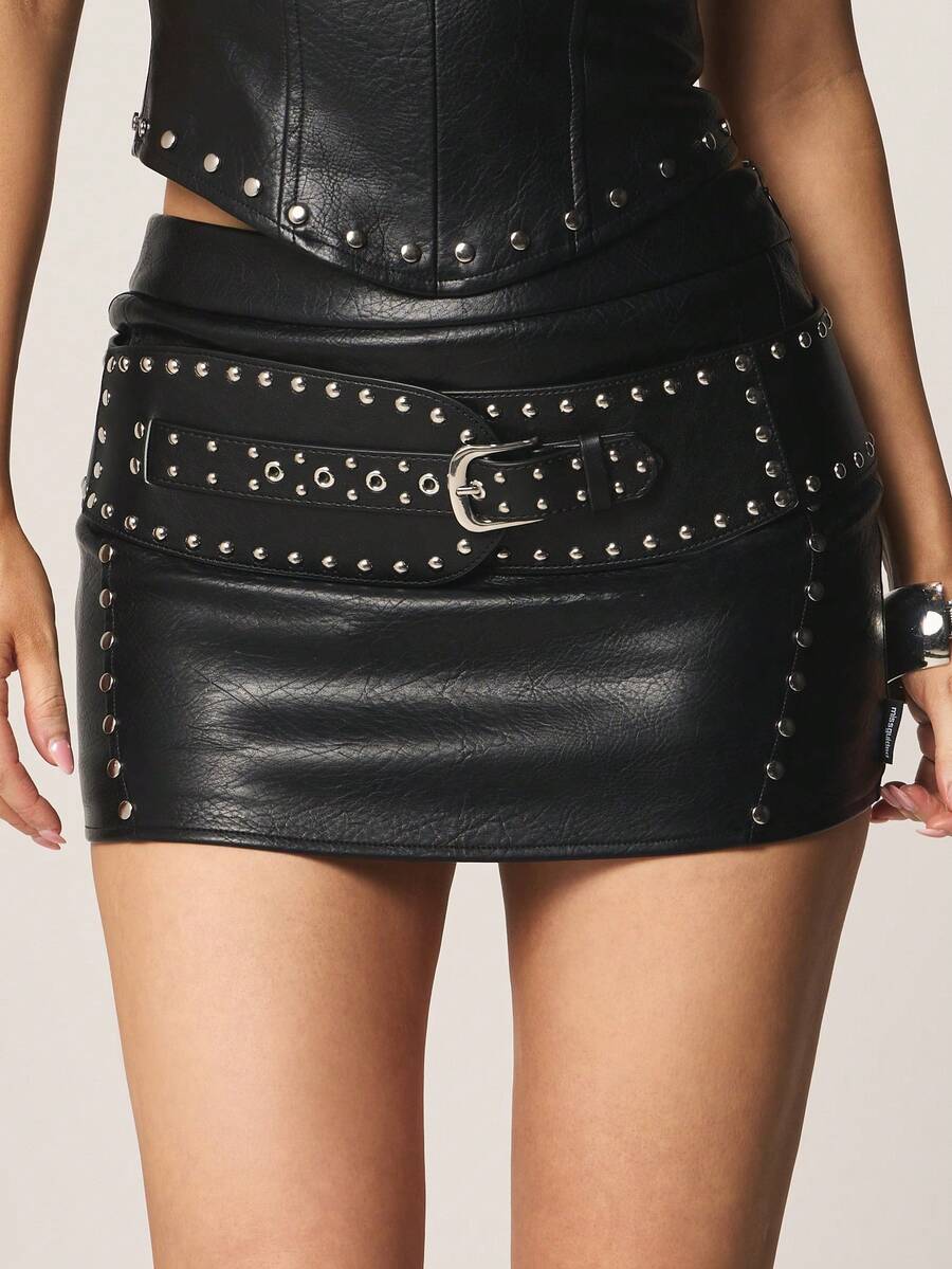 Missguided x Playboy 前卫铆钉仿皮迷你裙，搭配金属腰带，修身包臀，秋冬哥特风 - 黑色 - 查看 1