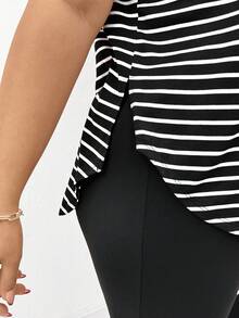 Shapeblank 大码女装春夏时尚休闲宽松弹力舒适日常百搭显瘦短袖条纹上衣搭配黑色紧身牛仔裤两件套，夏季服装，裤装套装，街头风，机场穿搭 - 黑與白 - 查看 7