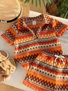 SHEIN 2件套幼儿男童休闲度假条纹短袖衬衫T恤和短裤套装，春夏男婴服装，套装 - 橘色 - 查看 9