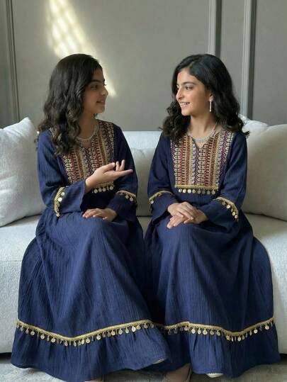 عباياتabaya
جلابيه 
الملابس التقليدية العربية,Tween Girl Arabic Patchwork Traditional Floral Print V-Neck Flare Sleeve Gold Disc Trim Elastic Waist Dress, Suitable For Holidays Or Formal Occasions, Also Suitable For Daily Wear, Family Gatherings