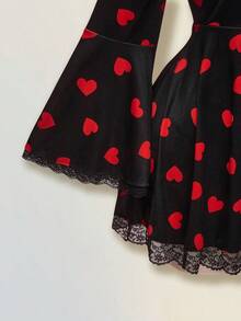 SHEIN ICON Rochie plus size cu decolteu în V, dantelă, mâneci evazate, imprimeu cu inimioare, rochie mini sexy cu decolteu în V, decupată, cu fundă și nod, Y2K, ținută de Ziua Îndrăgostiților, rochie de seară pentru o întâlnire - Negru - Vizualizare 8