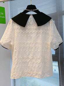 Franclia Camisa de manga corta con bordado y jacquard, nueva primavera/verano 2026. Nueva blusa de gasa de manga corta con cuello de muñeca bordada para mujer, cuello negro + tela jacquard color albaricoque, estilo pullover con botones tipo seta, versátil para ir al trabajo y de vacaciones - Beis - Ver 2