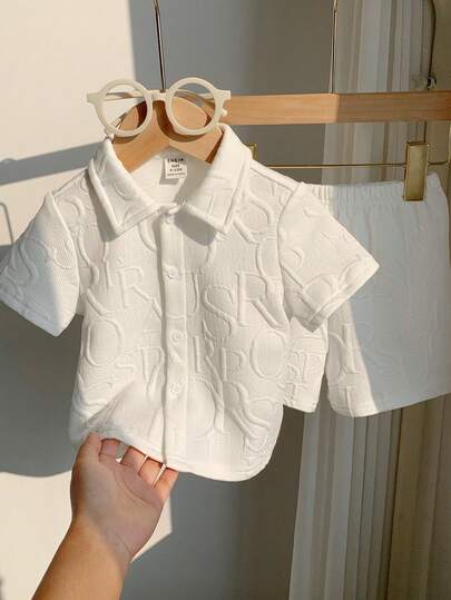 SHEIN 2件套男婴夏季休闲可爱学院风针织白领短袖衬衫和松紧腰短裤套装，适合生日派对、锐舞派对、晚宴、演出、婚礼、迎婴派对和一周岁生日庆祝活动。