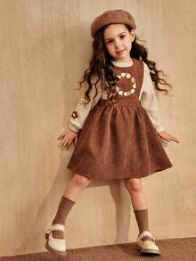 SHEIN Vintaside Kids 2 件套年轻女孩花卉装饰圆领长袖上衣和刺绣吊带连衣裙可爱套装，秋冬 - 彩色 - 查看 4