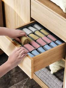 1/2/3/4件套大容量节省空间可折叠便携式分隔收纳抽屉整理篮和盒子，是收纳衣物、配饰、袜子、围巾、服饰、卧室和家居用品的理想之选，也是衣柜整理的完美方案。家居装饰收纳必备单品。 - 灰色 - 查看 9