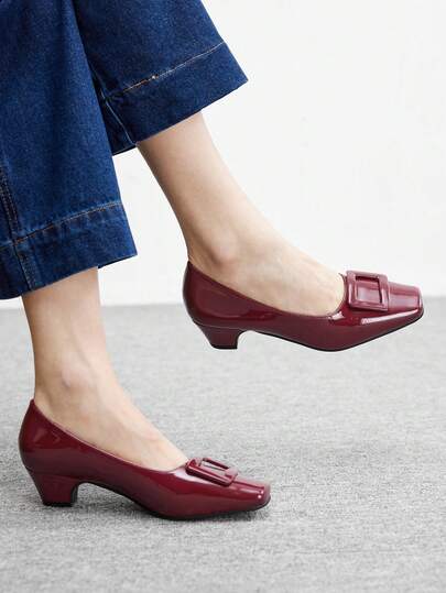 CUCCOO BIZCHIC Giày nữ màu đỏ tía, mũi vuông, hở gót, cao vừa phải, có khóa cài.