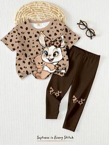 SHEIN 两件套可爱兔子豹纹印花上衣和打底裤套装，休闲宽松圆领短袖T恤搭配紧身裤，适合年轻女孩，春夏日常穿着、旅行、搭配、居家、度假、户外活动、农场生活、休闲放松等场合。