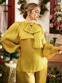 VOLUPTÉ CURVE Bộ đồ đôi cỡ lớn dành cho Ngày Valentine, kiểu dáng thanh lịch cổ điển mới với nơ vàng, tay áo phồng và quần ống rộng, nhẹ nhàng, thoải mái giúp tôn dáng. - Màu vàng - Xem 3