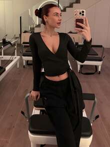 Abrilcols T-shirt rose de yoga, de fitness, de sport, extensible, doux, ouvert sur le devant, col en V, manches longues, court et moulant, à la mode, minimaliste, décontracté, élégant, essentiel pour la garde-robe des femmes, printemps/automne - Noir - Voir 6