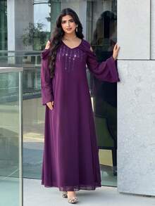 Al Najma 女士雪纺V领露肩喇叭袖水钻装饰连衣裙 - 紫色 - 查看 6