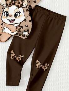 SHEIN 两件套可爱兔子豹纹印花上衣和打底裤套装，休闲宽松圆领短袖T恤搭配紧身裤，适合年轻女孩，春夏日常穿着、旅行、搭配、居家、度假、户外活动、农场生活、休闲放松等场合。