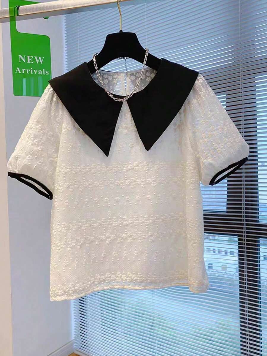 Franclia Camisa de manga corta con bordado y jacquard, nueva primavera/verano 2026. Nueva blusa de gasa de manga corta con cuello de muñeca bordada para mujer, cuello negro + tela jacquard color albaricoque, estilo pullover con botones tipo seta, versátil para ir al trabajo y de vacaciones - Beis - Ver 1