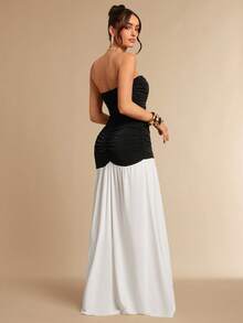 Silquee 夏季新款黑色性感深V领无袖连衣裙，收腰白色高开衩裙摆，优雅显瘦，适合外出、社交活动、度假、浪漫约会。 - 黑與白 - 查看 2