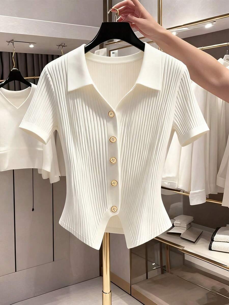 GlowEve Áo thun nữ tay ngắn màu trơn, cài một hàng cúc, kiểu dáng thường ngày, chất liệu gân nổi. - trắng - Xem 1