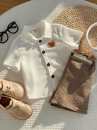 SHEIN Set de 2 piezas de camisa de manga corta con estampado de oso y pantalones cortos a cuadros casuales y lindos para niños pequeños, ropa y conjunto de primavera/verano para bebé niño