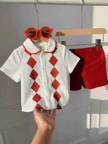 SHEIN 男婴夏季红色格子领白色衬衫和红色短裤休闲套装（2件套），适合生日派对、锐舞派对、晚宴、演出、婚礼、迎婴派对、洗礼和一周岁生日庆祝活动。 - 彩色 - 查看 2