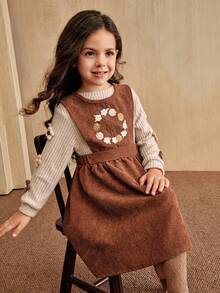 SHEIN Vintaside Kids 2 件套年轻女孩花卉装饰圆领长袖上衣和刺绣吊带连衣裙可爱套装，秋冬 - 彩色 - 查看 8