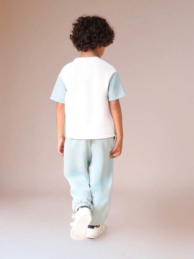 Zestaw z koszulką i spodniami dresowymi w blokach kolorów