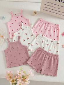 SHEIN Playful Pals 女嬰3件組粉色櫻桃花卉印花吊帶短褲套裝，可愛夏季家庭款羅紋背心上衣與荷葉邊下襬套裝，適合海邊度假穿搭 - 彩色 - 查看 10
