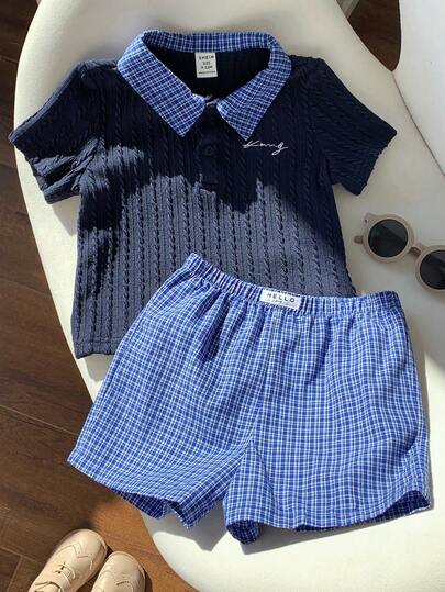 SHEIN 2 st Nyfödd Baby Pojke Sommar Söt Preppy Style Marinblå Kortärmad Pikétröja Och Rutiga Shorts Med Resår i Midjan, Lämplig För Födelsedagsfest, Rave, Kvällsfest, Framträdande, Bröllop, Enmånadsfirande, Dop Och Ettårsdag